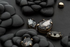 BLACK LEATHER AND CRYSTAL FLOWER BAG LARGE - Image 5