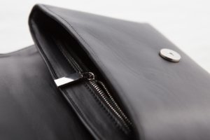 BLACK LEATHER AND CRYSTAL FLOWER BAG - Image 3
