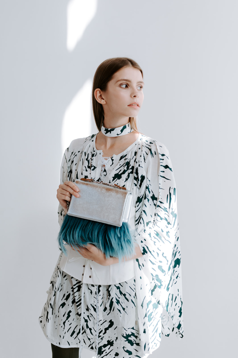 SILVER LEATHER AND MOUNTAIN GOAT FUR BAG - Image 6