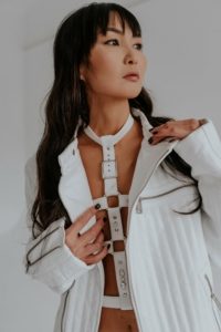 crystal belt portupeya in white