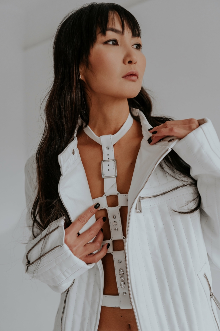 crystal belt portupeya in white