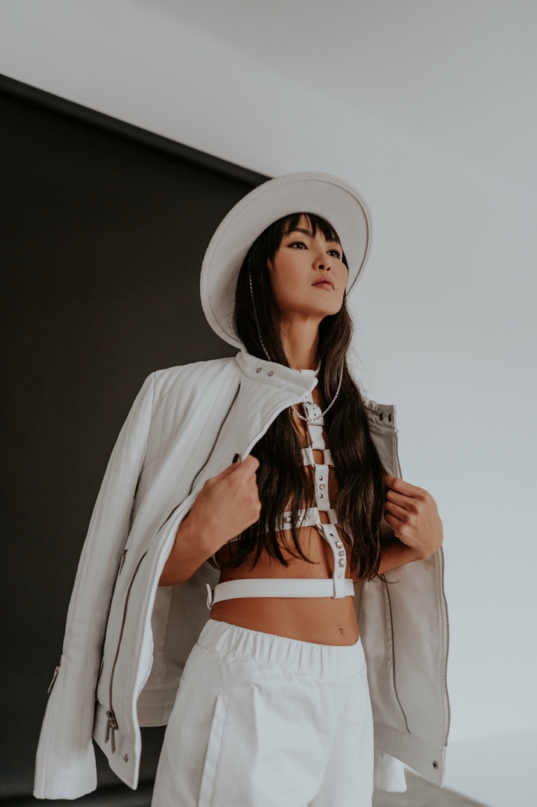 crystal belt portupeya in white