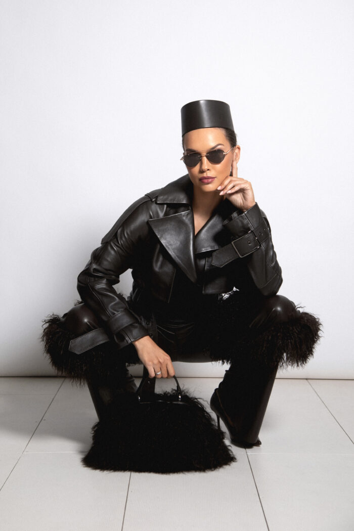 LEATHER PANTS WITH LAMA FUR - Image 3