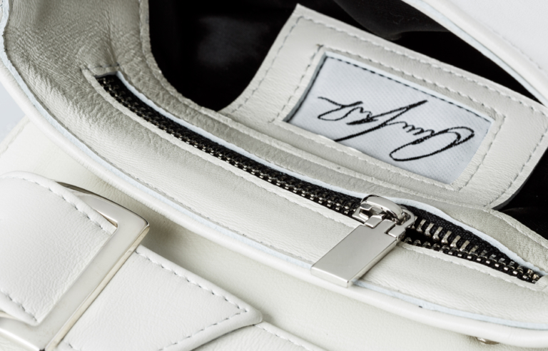 CLASSIC WHITE BELT BAG - Image 3